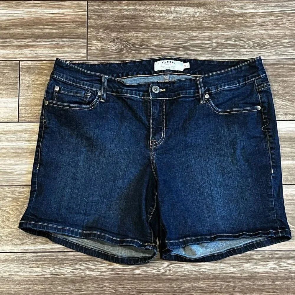 Torrid Classic Skinny Short - Vintage Stretch Dark Wash Size 18